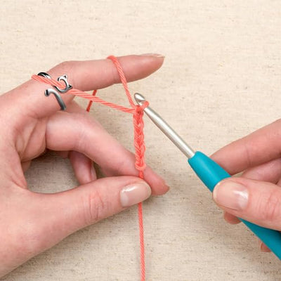 EXCEART Adjustable Crochet Ring, 2 Pcs Cat Finger Yarn Guide Knitting Tension Rings for Finger Open Yarn Guide Finger Holder Ring Thimbles Accessories
